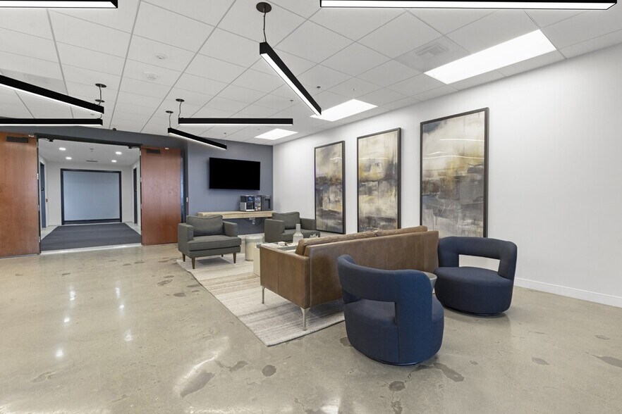 More Photos Of 500 N State College Blvd, Orange Coworking Space