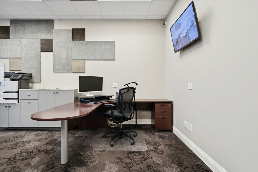 More Photos Of 934 6 Av SW, Calgary Storefront Retail Office For Lease