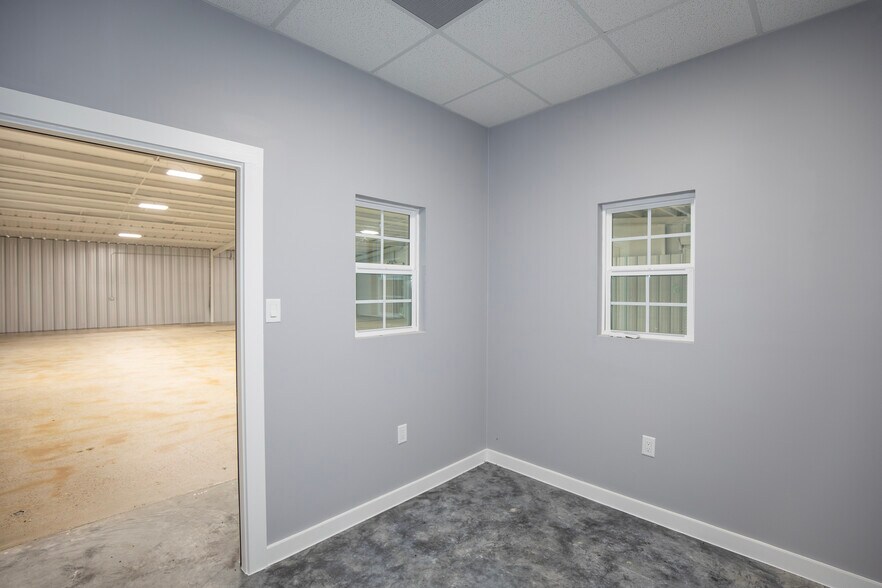 More Photos Of 1250 Winfield Ln, Kemah Industrial For Lease