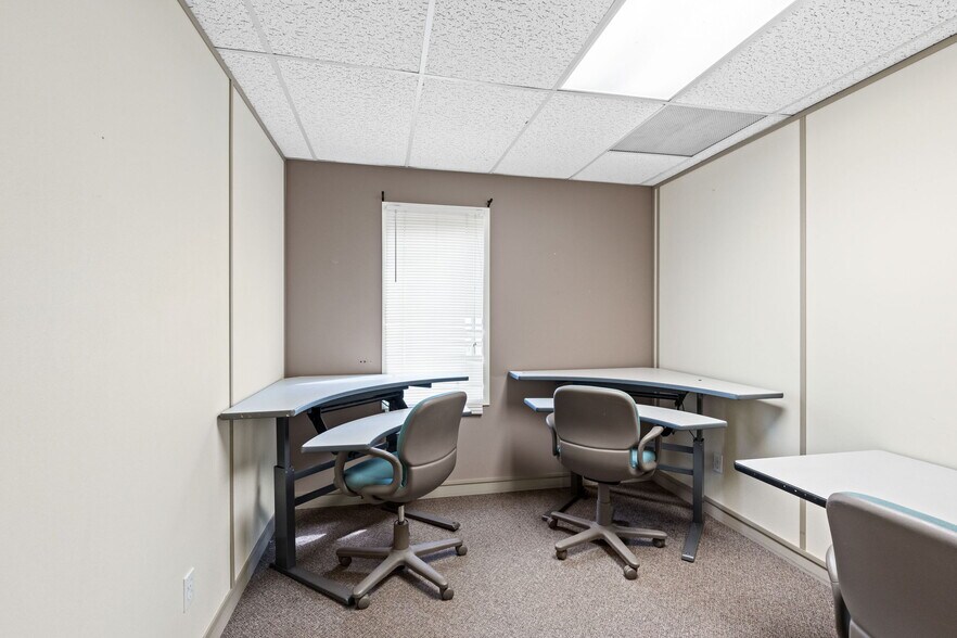 More Photos Of 457 Main St E, Winchester Medical For Sale