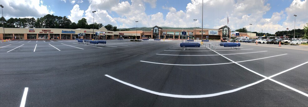 More Photos Of 1347 W Walnut Ave, Dalton Storefront For Lease