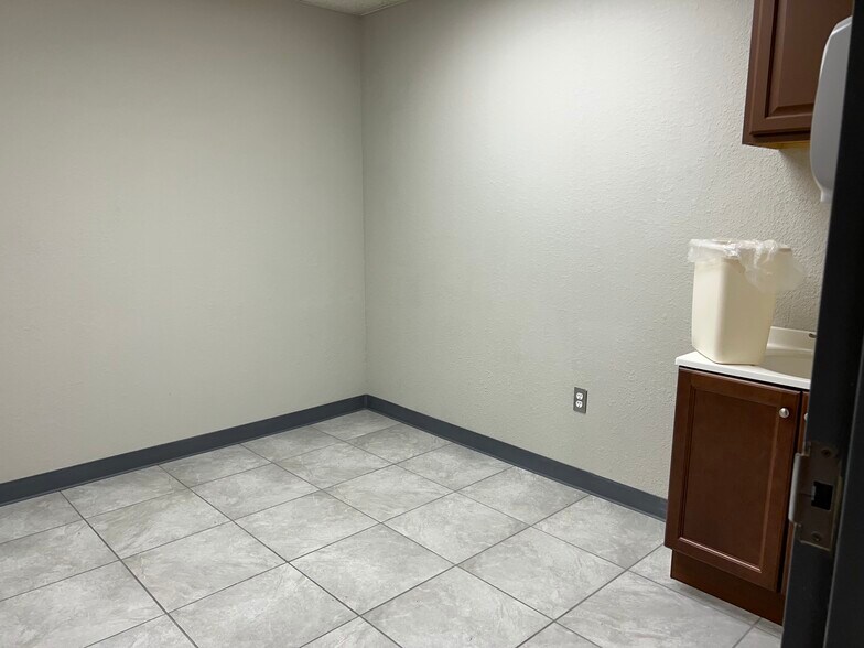 More Photos Of 810 Boardman Canfield Rd, Youngstown Medical For Lease