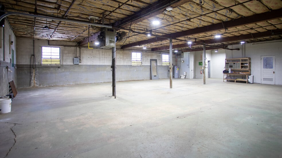 More Photos Of 3812 Bennington Ave, Kansas City Industrial For Sale
