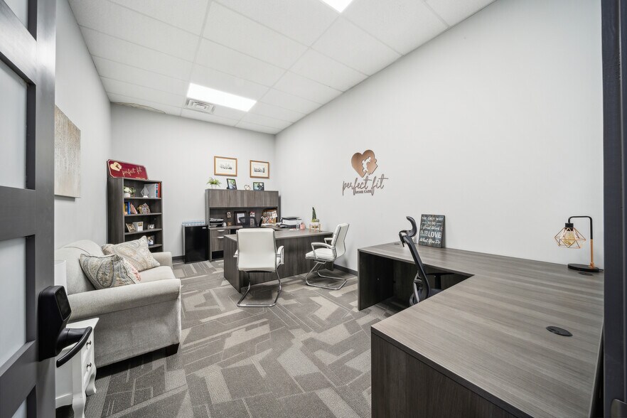 More Photos Of 219 E Rogers Blvd, Skiatook Storefront Retail Office For Sale