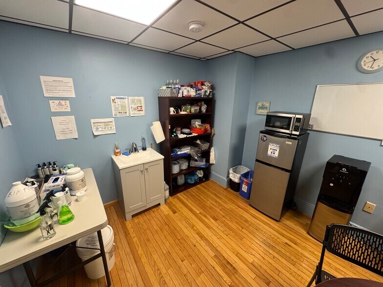 More Photos Of 6702 Bergenline Ave, West New York Storefront Retail Office For Sale