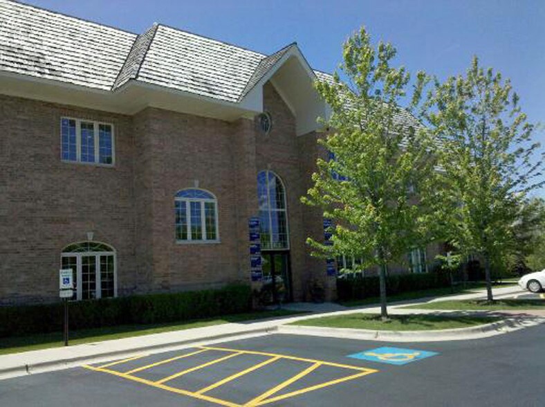More Photos Of 1880 W Winchester Rd, Libertyville Medical For Sale