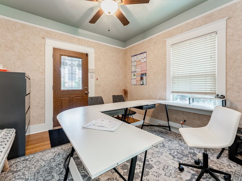 More Photos Of 737 NW Adams St, Mcminnville Office For Sale