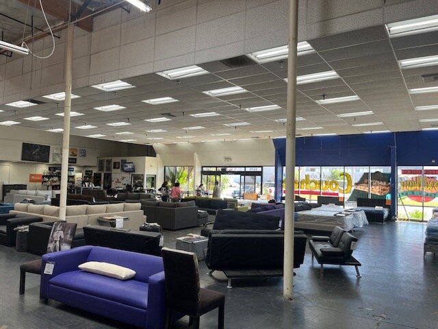 More Photos Of 2870 S Harbor Blvd, Santa Ana Warehouse For Lease