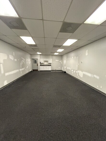 More Photos Of 840 Lakeside Dr, Mobile Warehouse For Lease