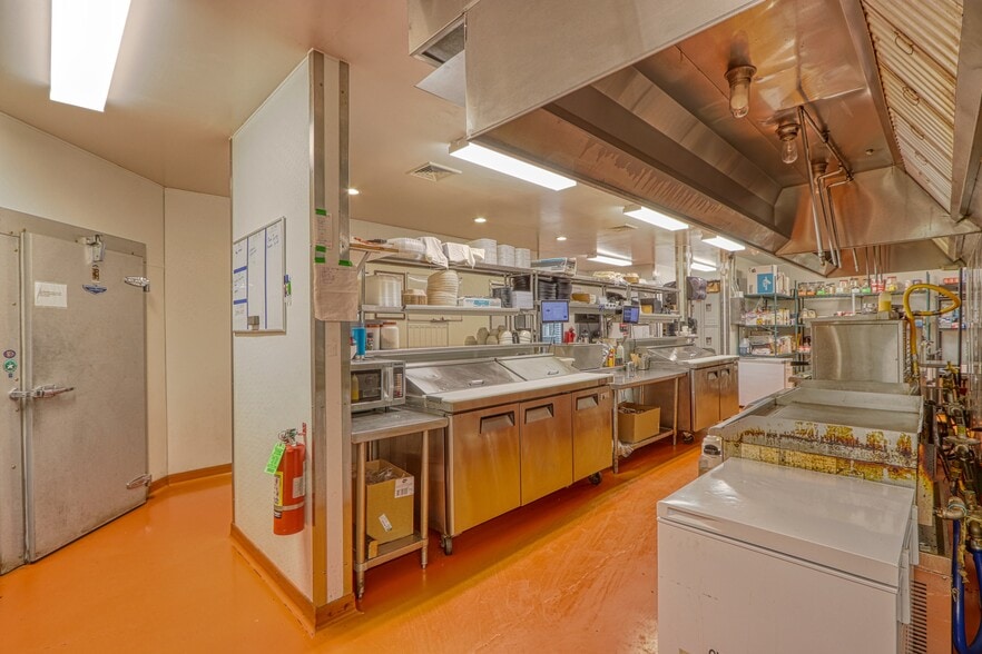 More Photos Of 9971 N Grand Pines Ln, Hayward Restaurant For Sale