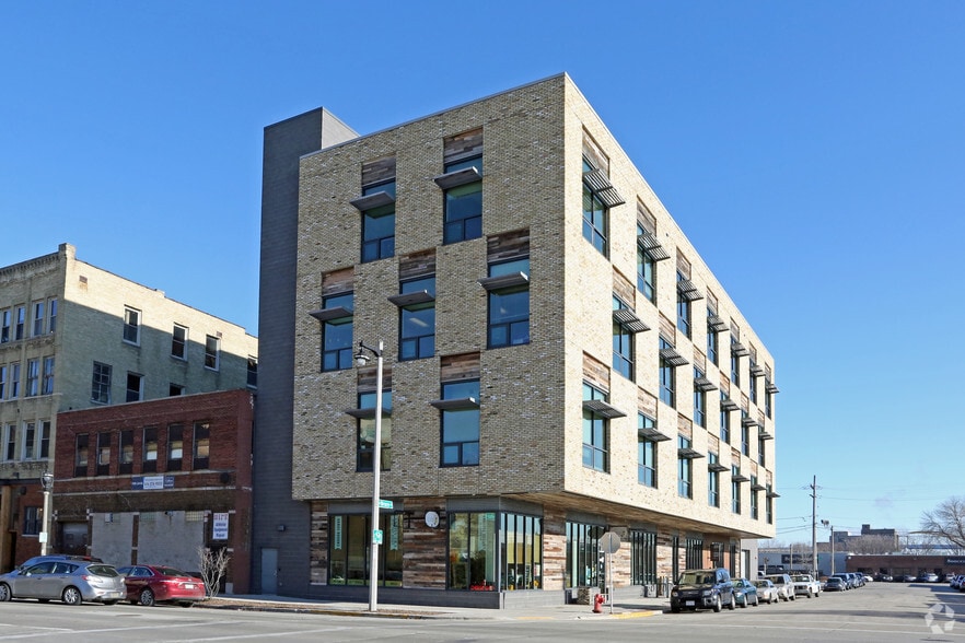 More Photos Of 130 W Bruce St, Milwaukee Office For Sale