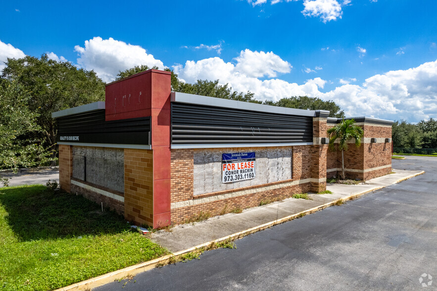 Primary Photo Of 8905 20th St, Vero Beach Fast Food For Lease