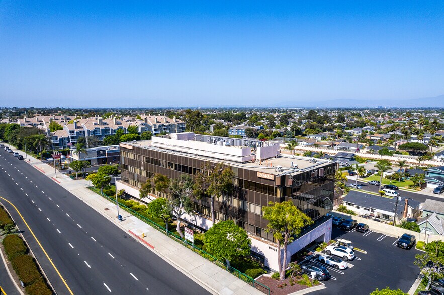 More Photos Of 20422 Beach Blvd, Huntington Beach Office For Lease