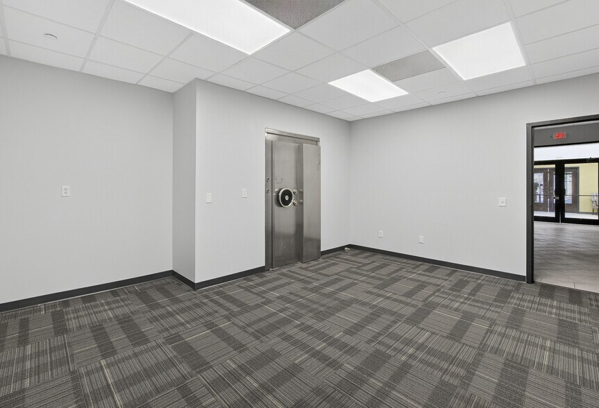 More Photos Of 100 W Stuart Ave, Lake Wales Office For Lease