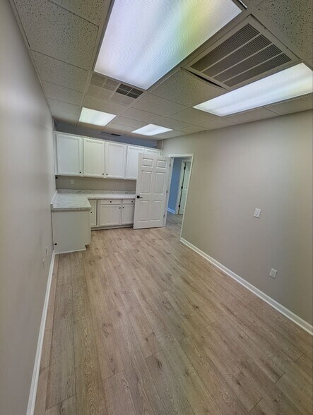 More Photos Of 10021 Park Cedar Dr, Charlotte Medical For Lease