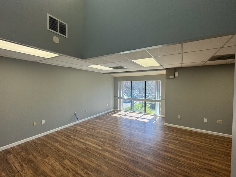 More Photos Of 5060 Sunrise Blvd, Fair Oaks Loft Creative Space For Sale