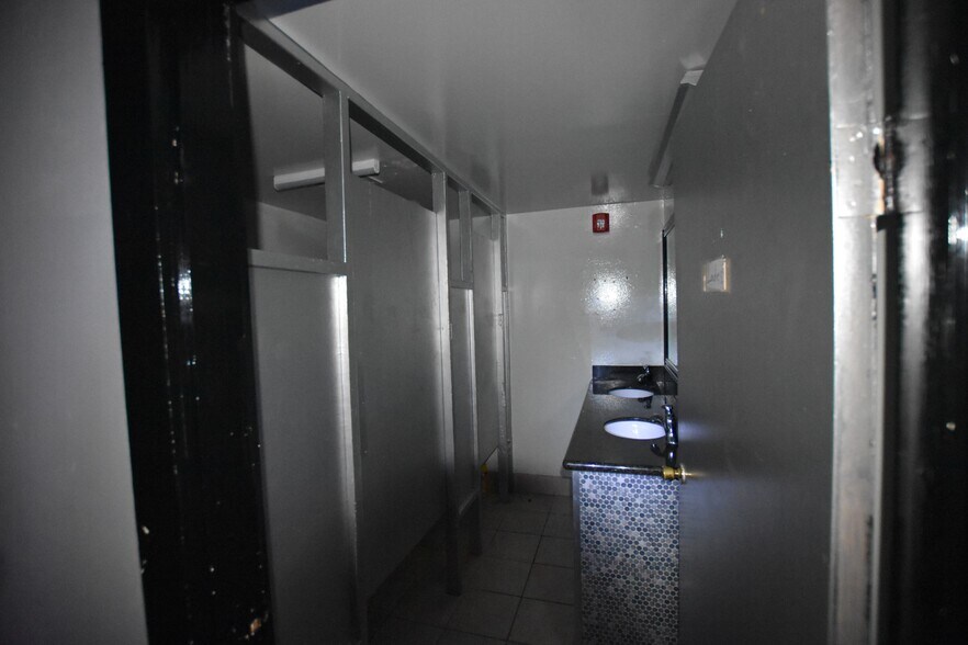 More Photos Of 921 Texas Ave, Texas City Service For Sale