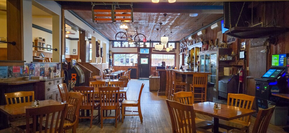 More Photos Of 2692 Dunsmuir Ave, Cumberland Storefront Retail Residential For Sale