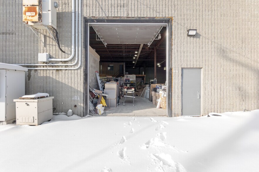 More Photos Of 9170 Boul Maurice-Duplessis, Montréal Warehouse For Lease
