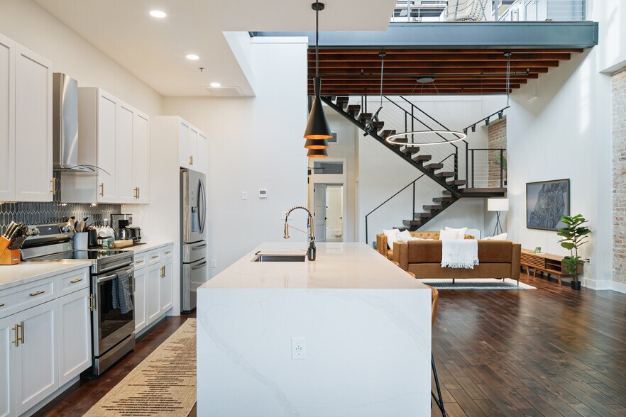 More Photos Of 122 College St, Asheville Storefront Retail Residential For Sale