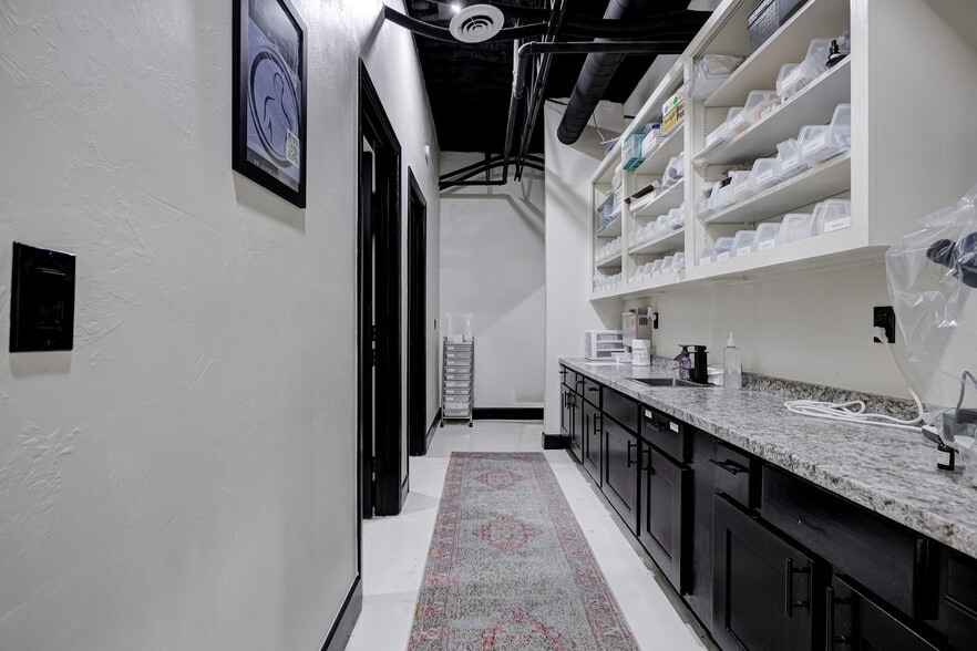 More Photos Of 6500 N Meridian Ave, Oklahoma City Medical For Sale