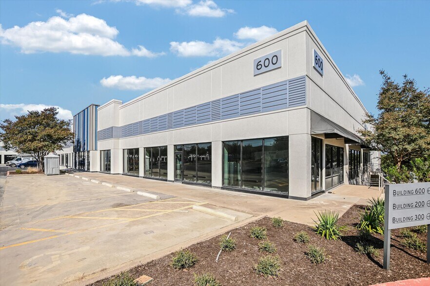More Photos Of 4544 S Lamar Blvd, Austin Office For Sale