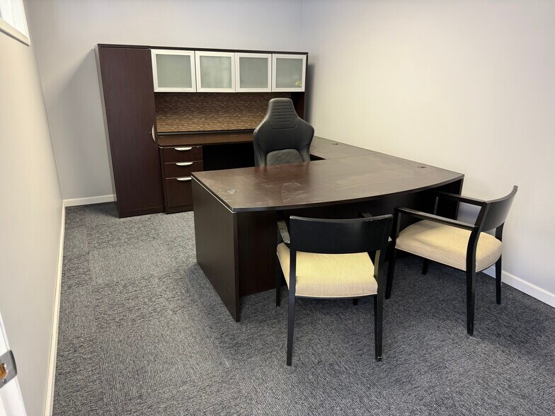 More Photos Of 5850 Library Rd, Bethel Park Freestanding For Lease