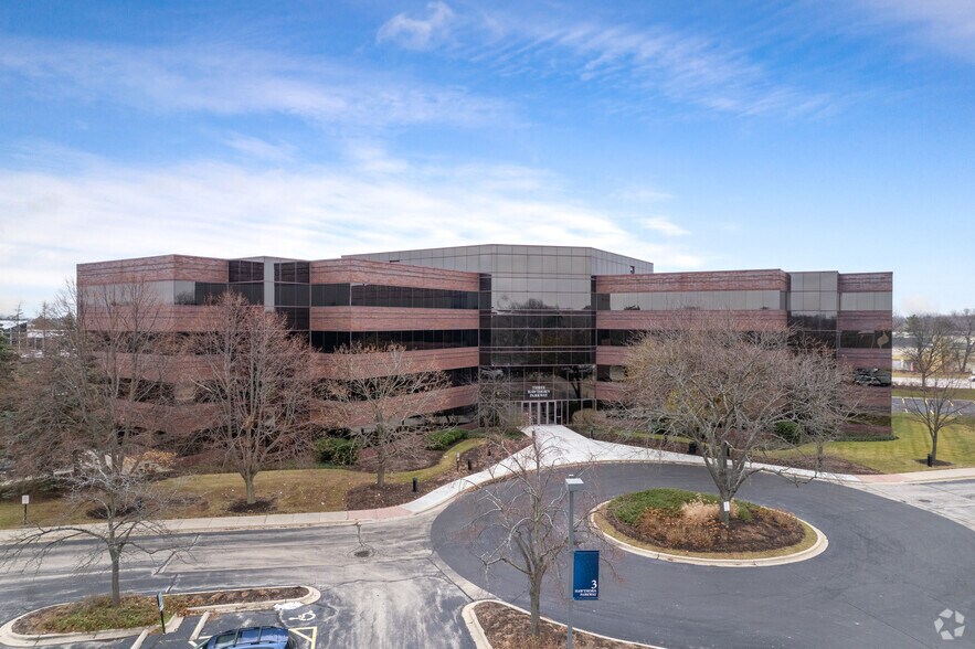 More Photos Of 3 Hawthorn Pky, Vernon Hills Office For Lease