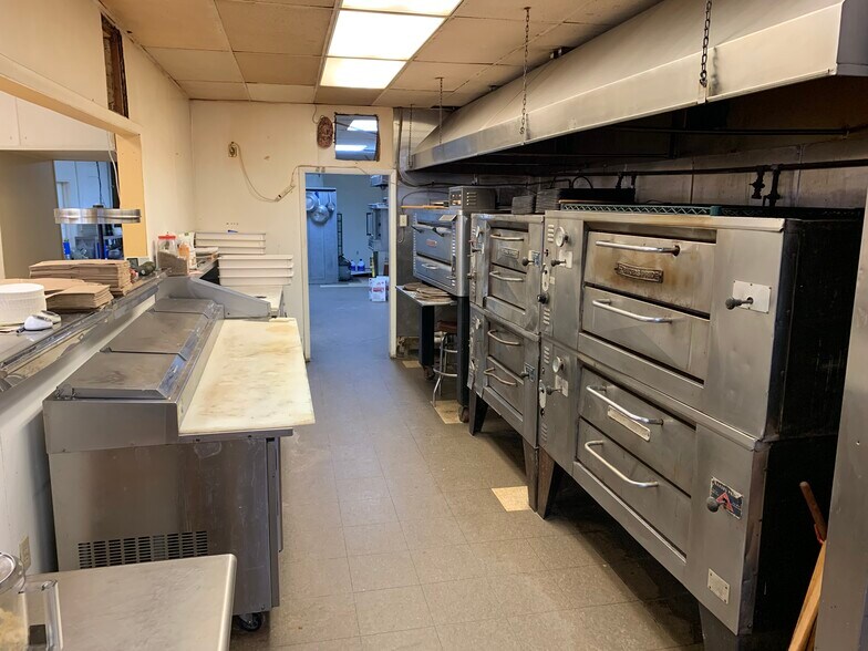 More Photos Of 1007 Van Antwerp Rd, Niskayuna Restaurant For Lease