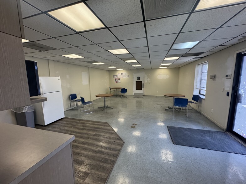 More Photos Of 3885 Mercantile Ave, Naples Distribution For Sale