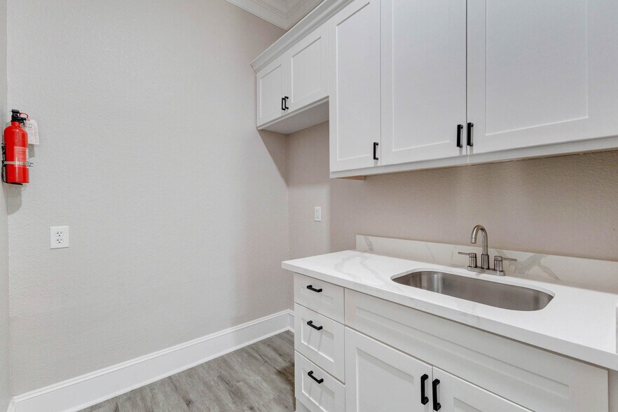 More Photos Of 11601 Spring Cypress Rd, Tomball Medical For Lease