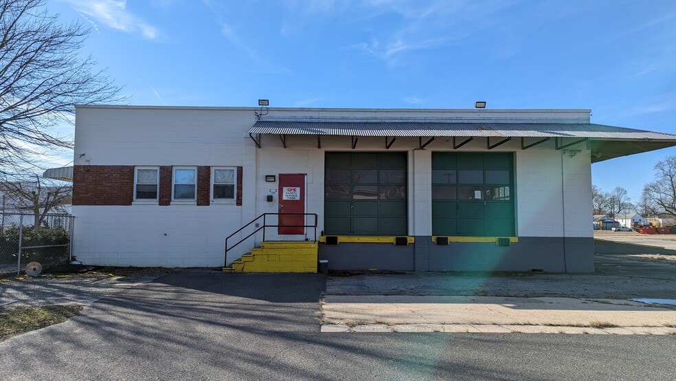 More Photos Of 426 Madison Ave, Woodbine Warehouse For Sale