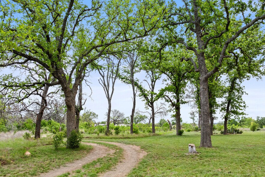 More Photos Of 444 Klein Rd, Stonewall Flex For Sale