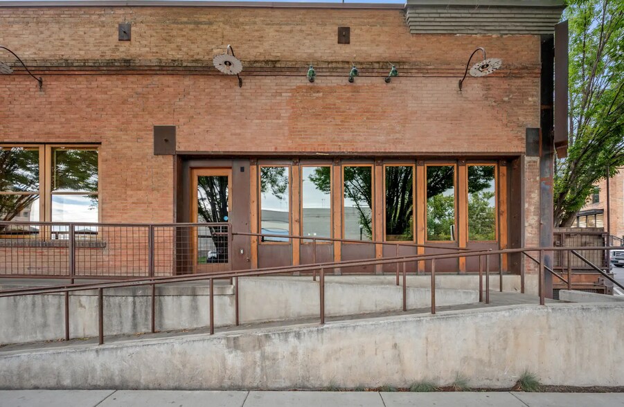 More Photos Of 235 S 400 W, Salt Lake City General Retail For Lease