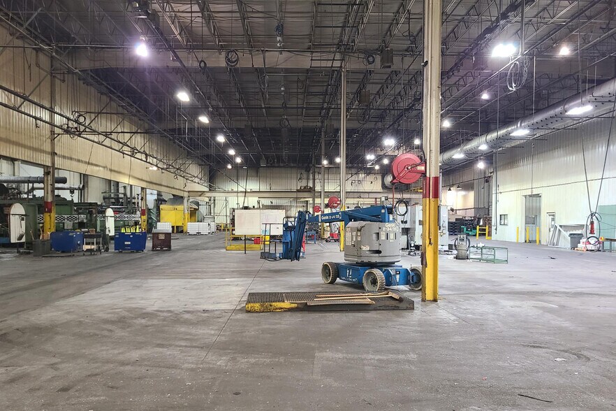 More Photos Of 711 E Porter Rd, Muskegon Manufacturing For Lease