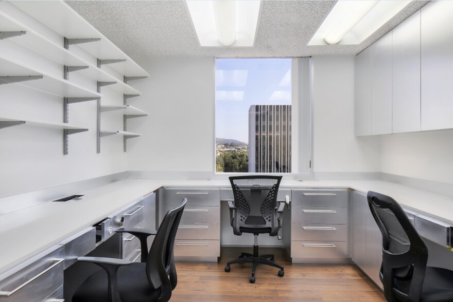 More Photos Of 360 San Miguel Dr, Newport Beach Medical For Lease