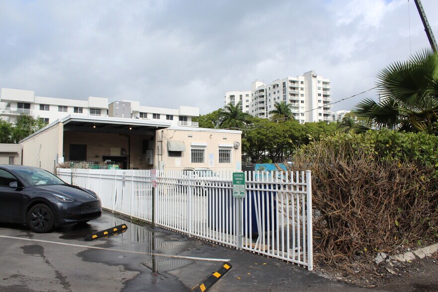 More Photos Of 1661 West Ave, Miami Beach Post Office For Sale