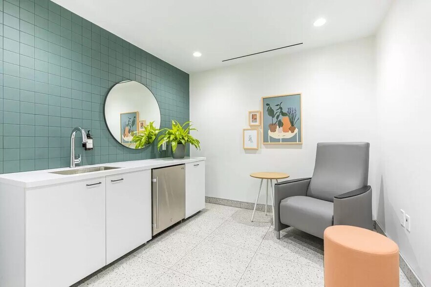 More Photos Of 2451 Crystal Dr, Arlington Office For Lease