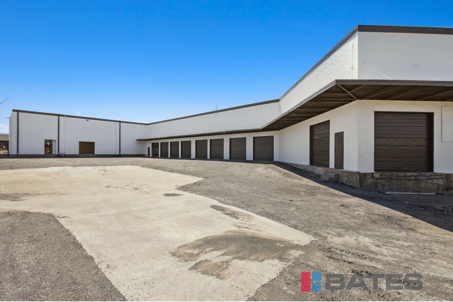 More Photos Of 9525 & 9535 Skillman St, Dallas Showroom For Sale