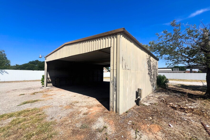 More Photos Of 231 Central Fwy E, Wichita Falls Land For Sale