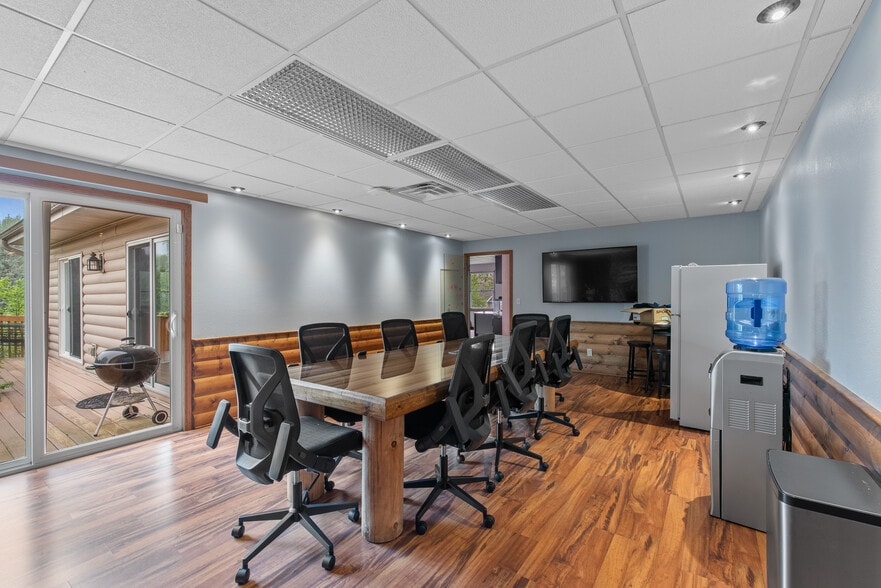 More Photos Of N48W14336 Hampton Rd, Menomonee Falls Office For Sale