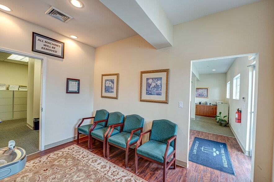 More Photos Of 1698 Roosevelt Ave, Bohemia Office For Sale