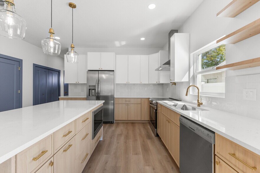 More Photos Of 2525 13th Ave N, Saint Petersburg Multifamily For Sale