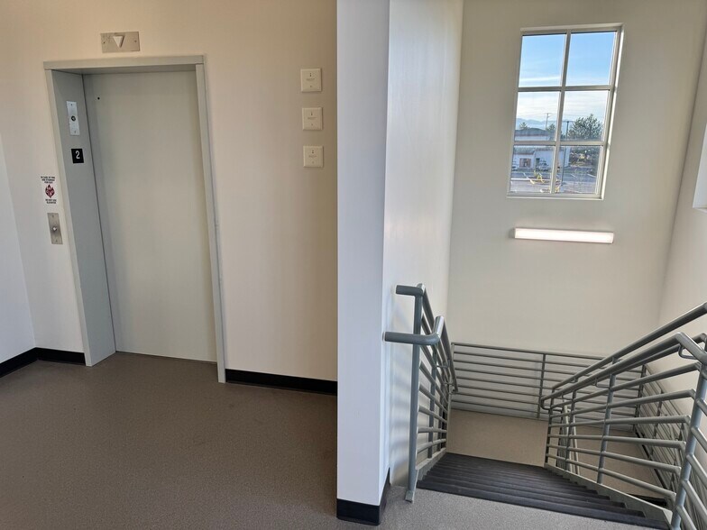 More Photos Of 4801 Biddle Rd, Central Point Office For Lease