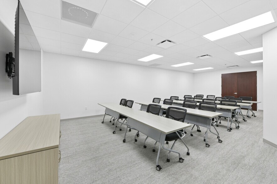More Photos Of 999-1001 W Yamato Rd, Boca Raton Unknown For Lease