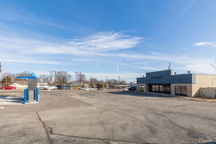 More Photos Of 9998 Gravois Rd, Saint Louis Freestanding For Lease