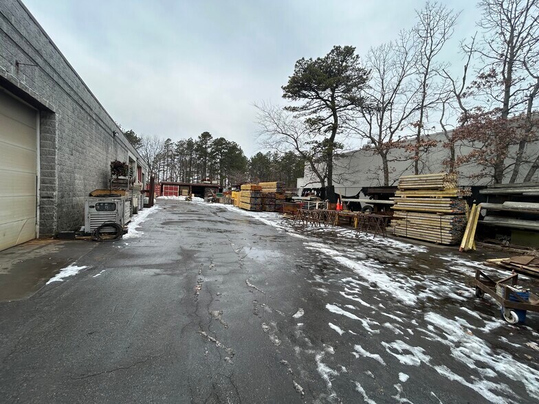 More Photos Of 28 Old Dock Rd, Yaphank Warehouse For Sale