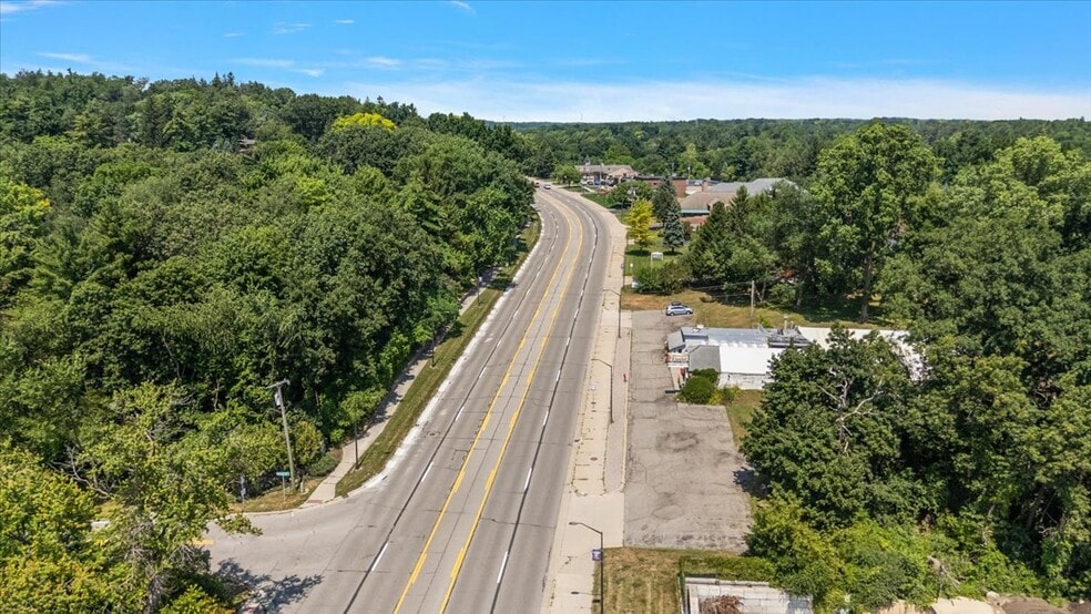 More Photos Of 5992 Dixie Hwy, Village of Clarkston General Retail For Sale