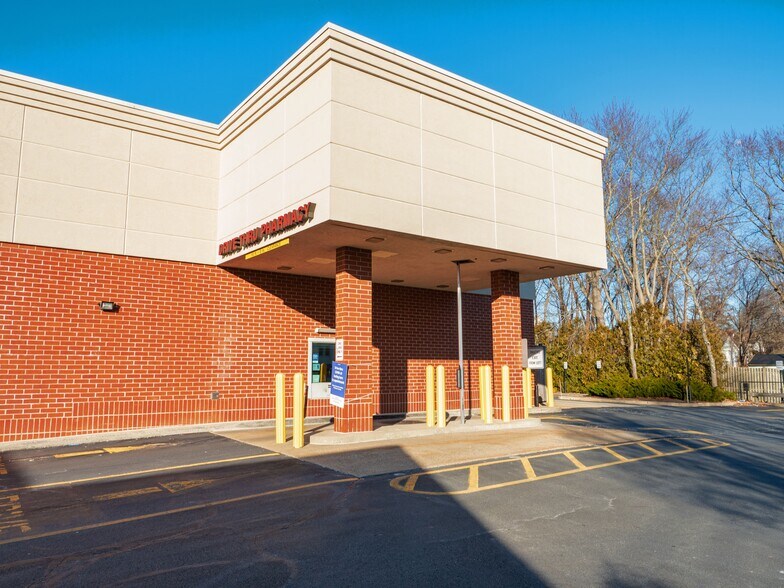 More Photos Of 1 Plymouth St, Holbrook Drugstore For Sale