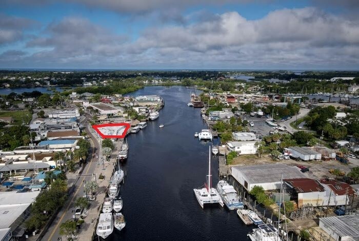 More Photos Of 776 Dodecanese Blvd, Tarpon Springs General Retail For Sale